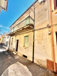 Casa indipendente su tre livelli Bono