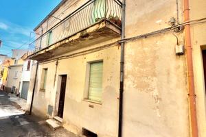 Casa indipendente su tre livelli Bono