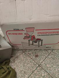 macchinetta spremi pomodoro