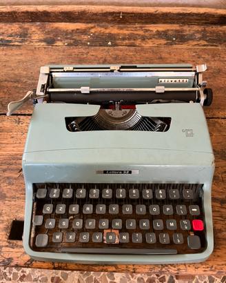 Macchina da scrivere Olivetti Numero 32
