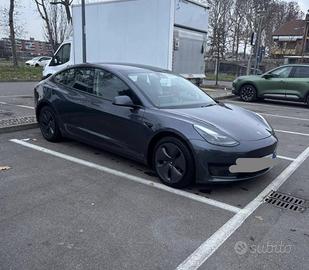 Tesla Model 3 autpilot avanzato incluso