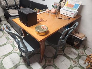 tavolo e credenza antichi