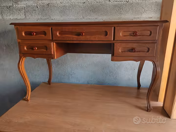Scrivania in legno