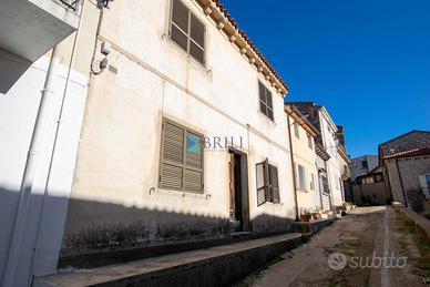 Palazzina terra-cielo da ristrutturare in centro L