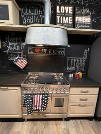 Cucina "MARCHI CUCINE" / DIALMA BROWN