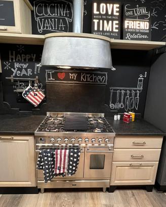 Cucina "MARCHI CUCINE" / DIALMA BROWN
