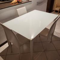 Tavolo in vetro temprato