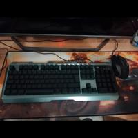 tastiera PC e mouse gaming 