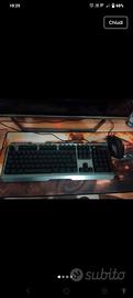 tastiera PC e mouse gaming 