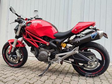 Ducati Monster 696 Plus