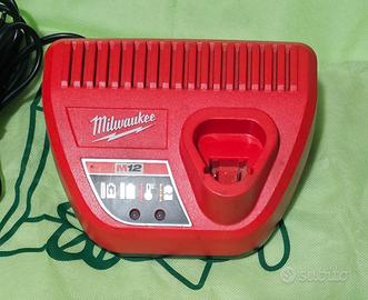 Caricabatteria Millwaukee M12 a liion litio
