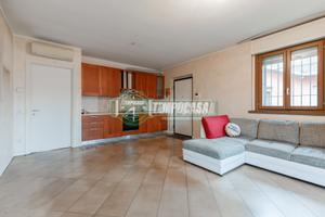 TRE LOCALI CON BOX LIBERO SUBITO