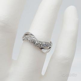 COD.110B.25 ANELLO ORO BIANCO SCIA LUMINOSA