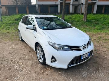 Toyota Autis 2013 - ibrida - batteria nuova