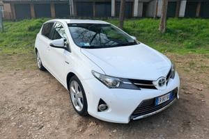 Toyota Autis 2013 - ibrida - batteria nuova
