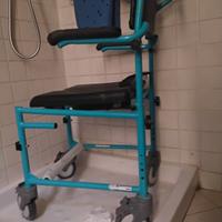 V carozzina da bagno per disabili