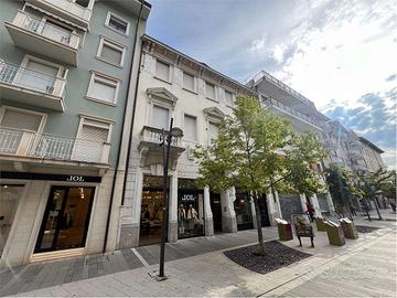 TRILOCALE RISTRUTTURATO IN ZONA CENTRALE