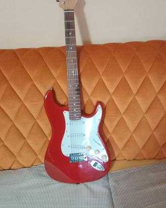 Chitarra modello strato come nuova