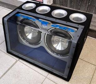 Subwoofer cassonato con amblificatore