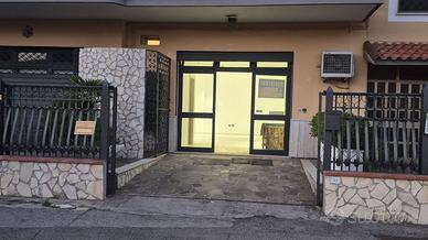 Locale commerciale 68mq, 2 bagni