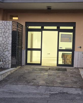 Locale commerciale 68mq, 2 bagni