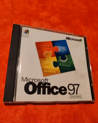 CD Office 97 Windows 95/98 e giochi 1990 Leggi