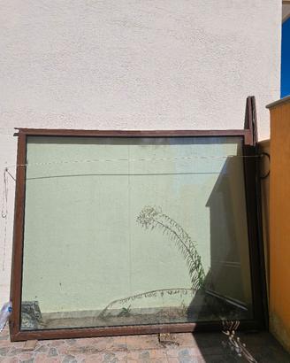 vetrata antisfondamento  con telaio in pvc