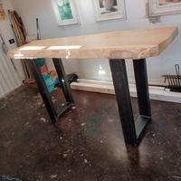 tavolo in legno e ferro