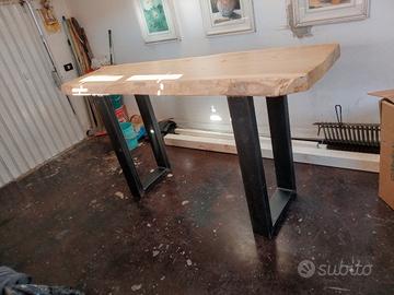 tavolo in legno e ferro