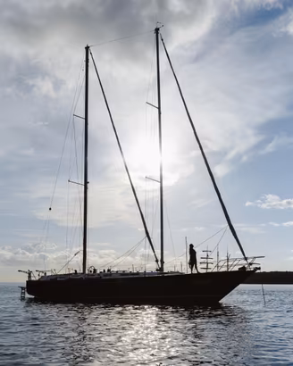 Barca a vela goletta vetroresina Restera 47 2 alb