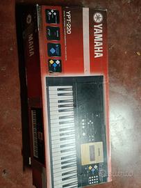pianola yamaha ypt-220