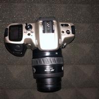 Minolta Dynax 500si con obiettivo