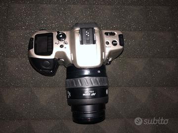 Minolta Dynax 500si con obiettivo