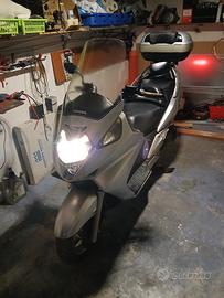 Honda Silwerwing 600