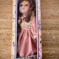 Bambola di porcellana da collezione 