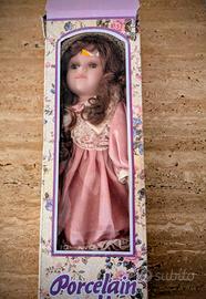 Bambola di porcellana da collezione 