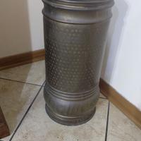 porta ombrello in rame lavorato .