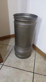 porta ombrello in rame lavorato .