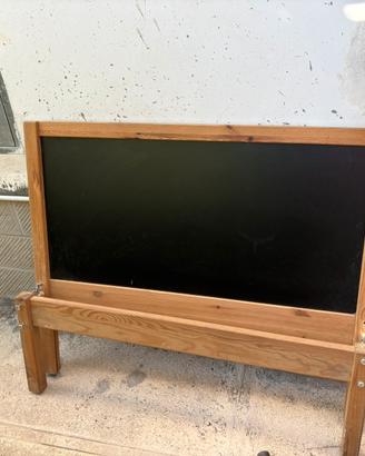 Letto singolo con testiera lavagna