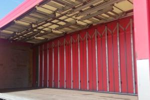 Cassone centinato con teli laterali scorrevoli