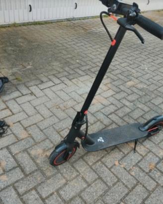 Monopattino elettrico Qtzemuy