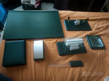 set scrivania verde in pelle nuovo ma vintage 