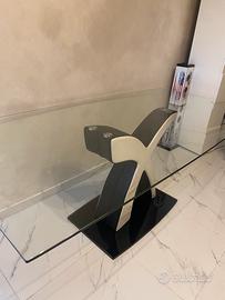 Tavola in vetro e sedie