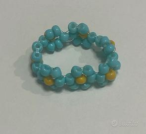 ANELLO AZZURRO E GIALLO FORMA  FIORI FATTO A MANO