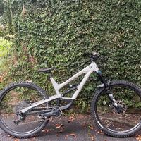 bici enduro YT capra