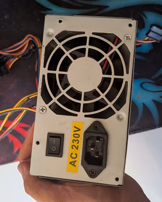 Alimentatore Computer Fisso con Cavi Sata