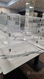 vetrina in plexliglass a 3 piani