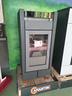 stufa-a-pellet-piedini-in-pregiato-legno