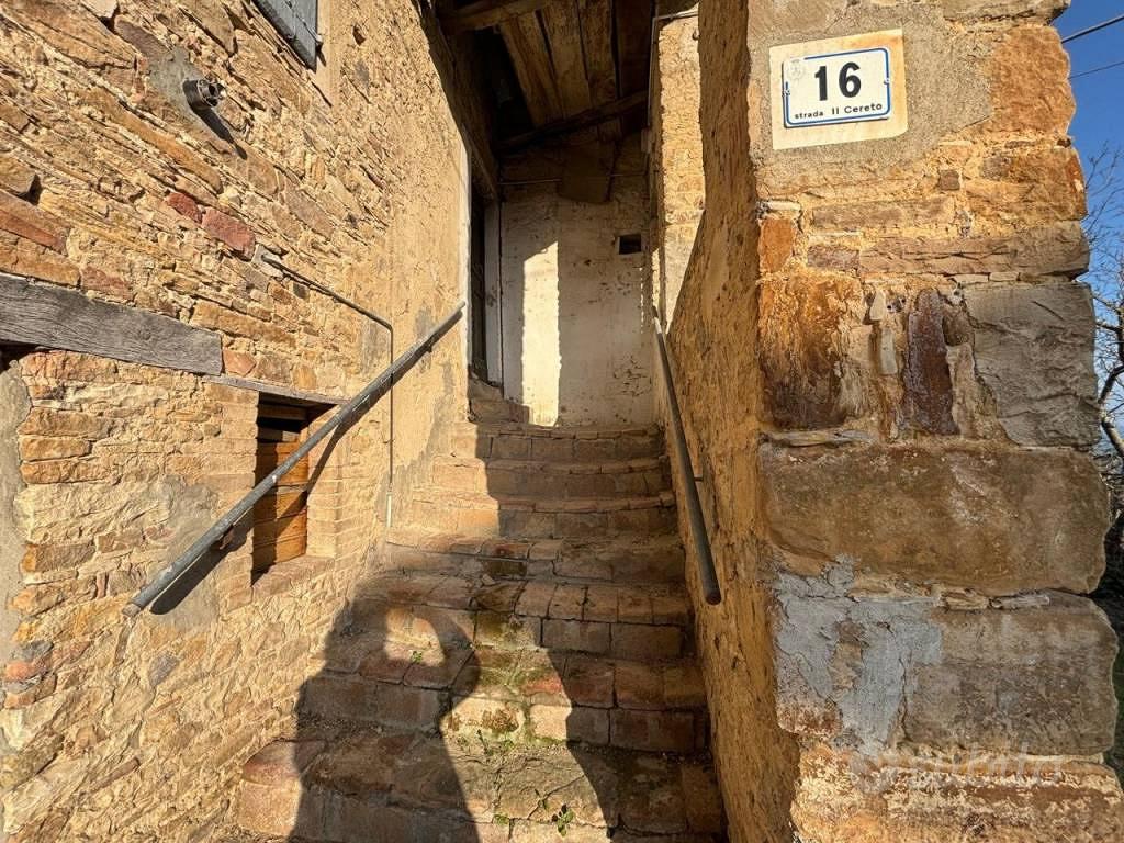 Rustico / Casale di 135 m² con più di 5 locali a N - Vista 4