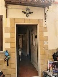 Indipendente con terrazzo soprastante